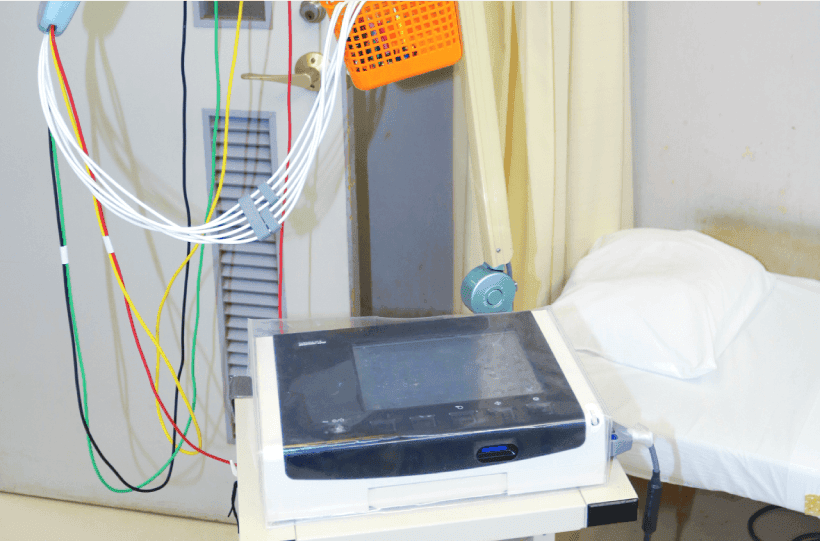 心電図検査をする機械の写真